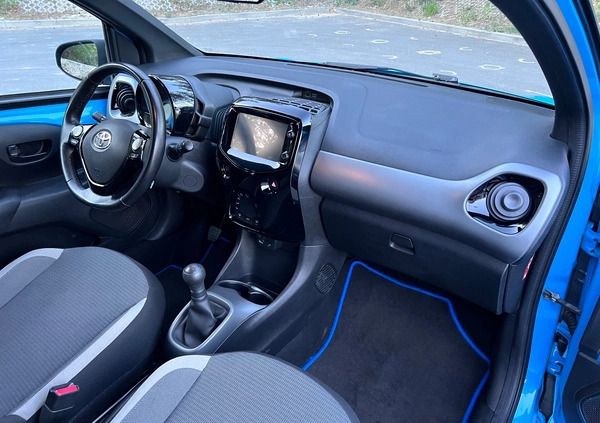 Toyota Aygo cena 36900 przebieg: 52000, rok produkcji 2015 z Warszawa małe 562